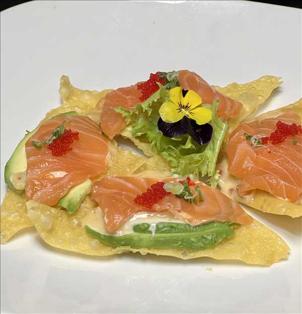 Salmon Nachos appertizer